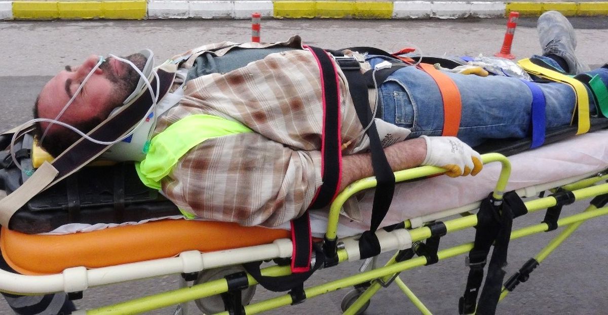 Aksaray\'da İnşaat İskelesinden Düşen 2 İşçi Yaralandı