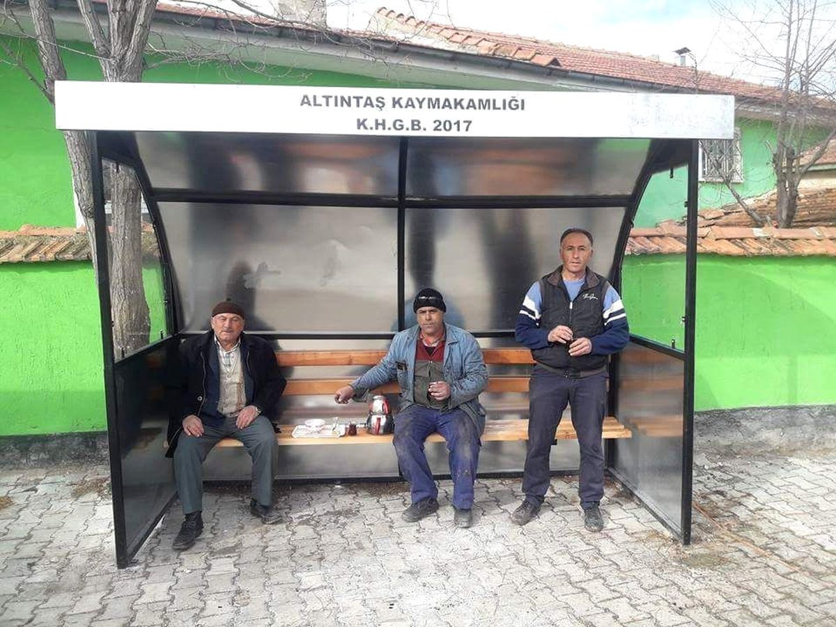Altıntaş\'ta 30 Köye Otobüs Durağı