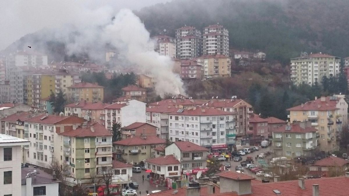 Ankara\'da Yangın İtfaiyeyi Alarma Geçirdi
