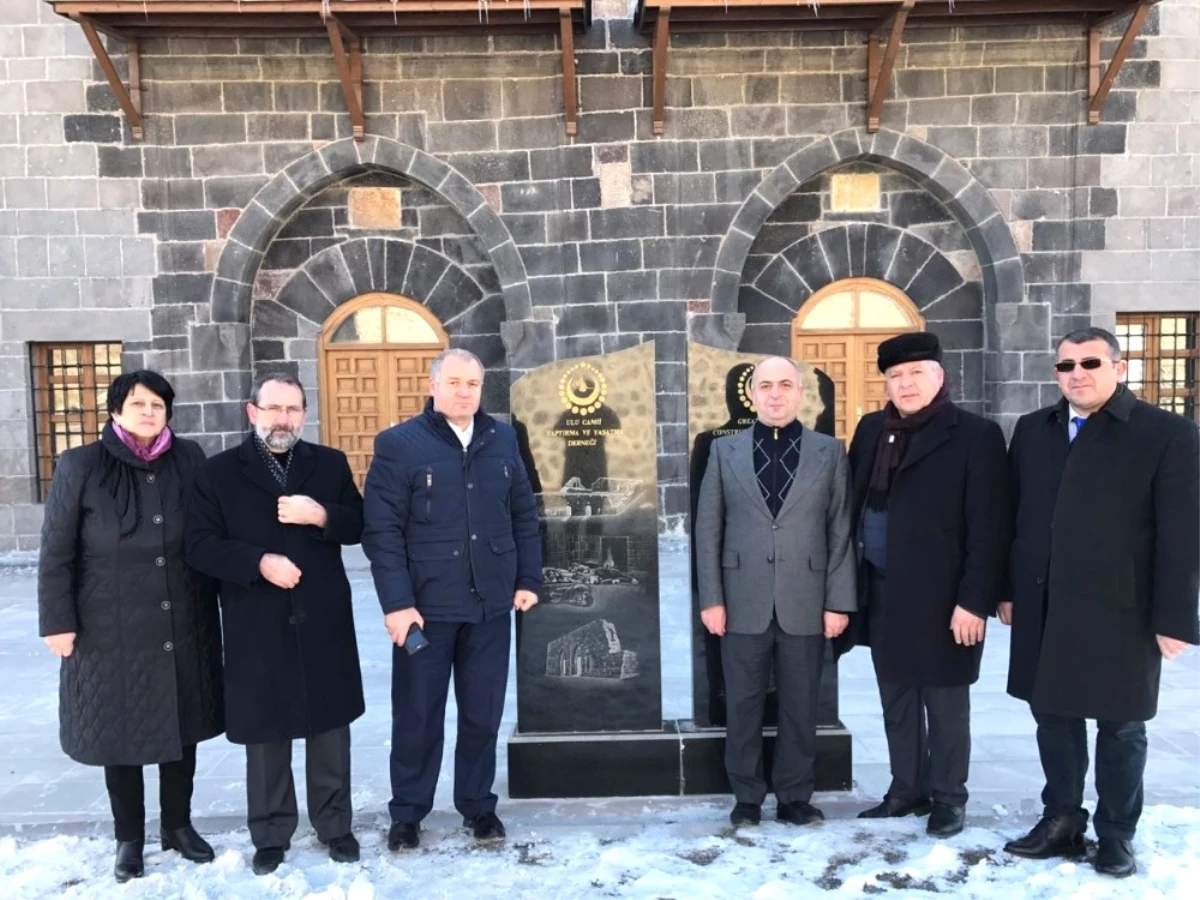 Azerbaycan Stk Temsilcileri Ulu Cami ve Anıt\'ı Ziyaret Etti