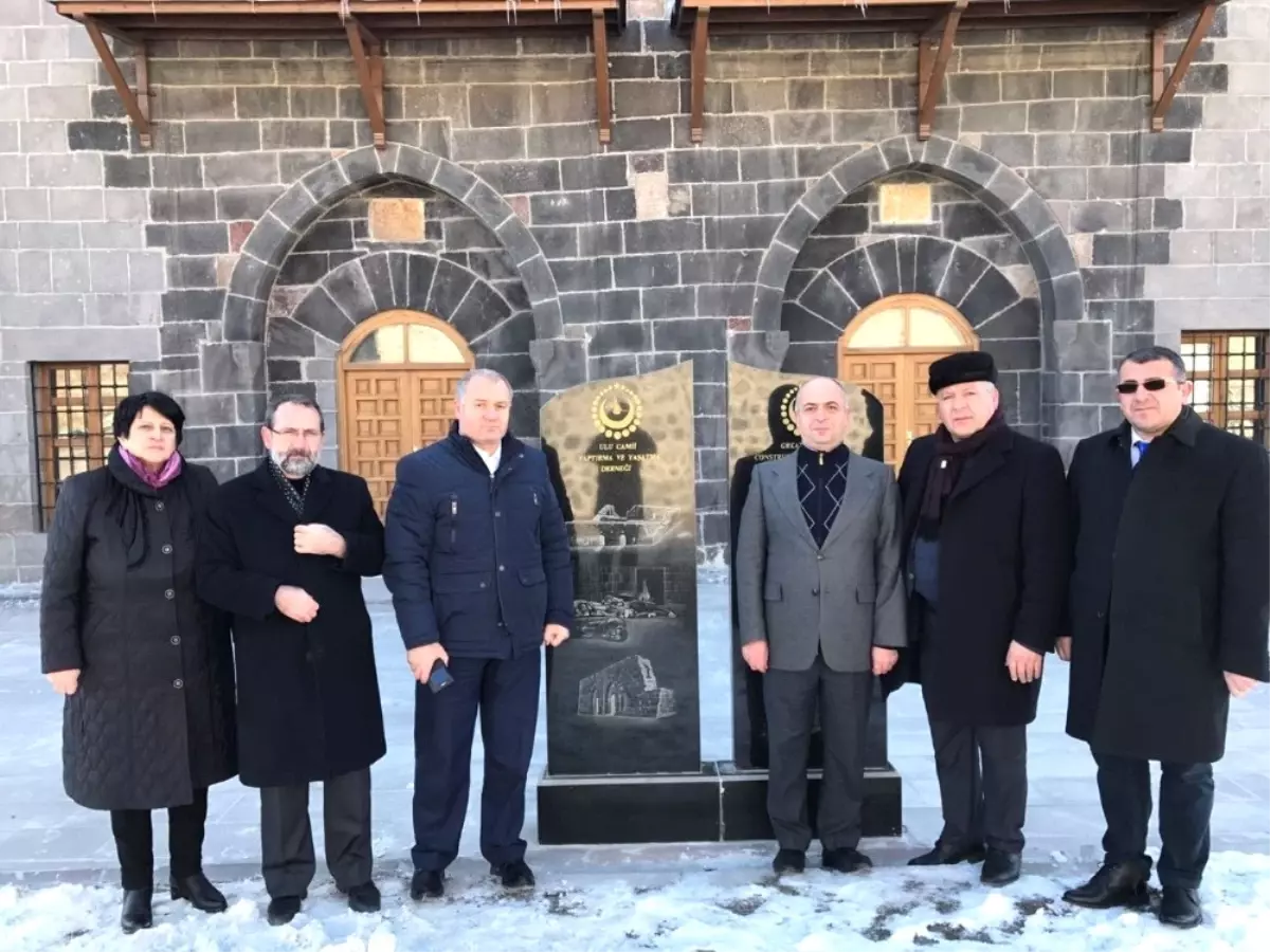 Azerbaycan Stk Temsilcileri Ulu Cami ve Anıt\'ı Ziyaret Etti