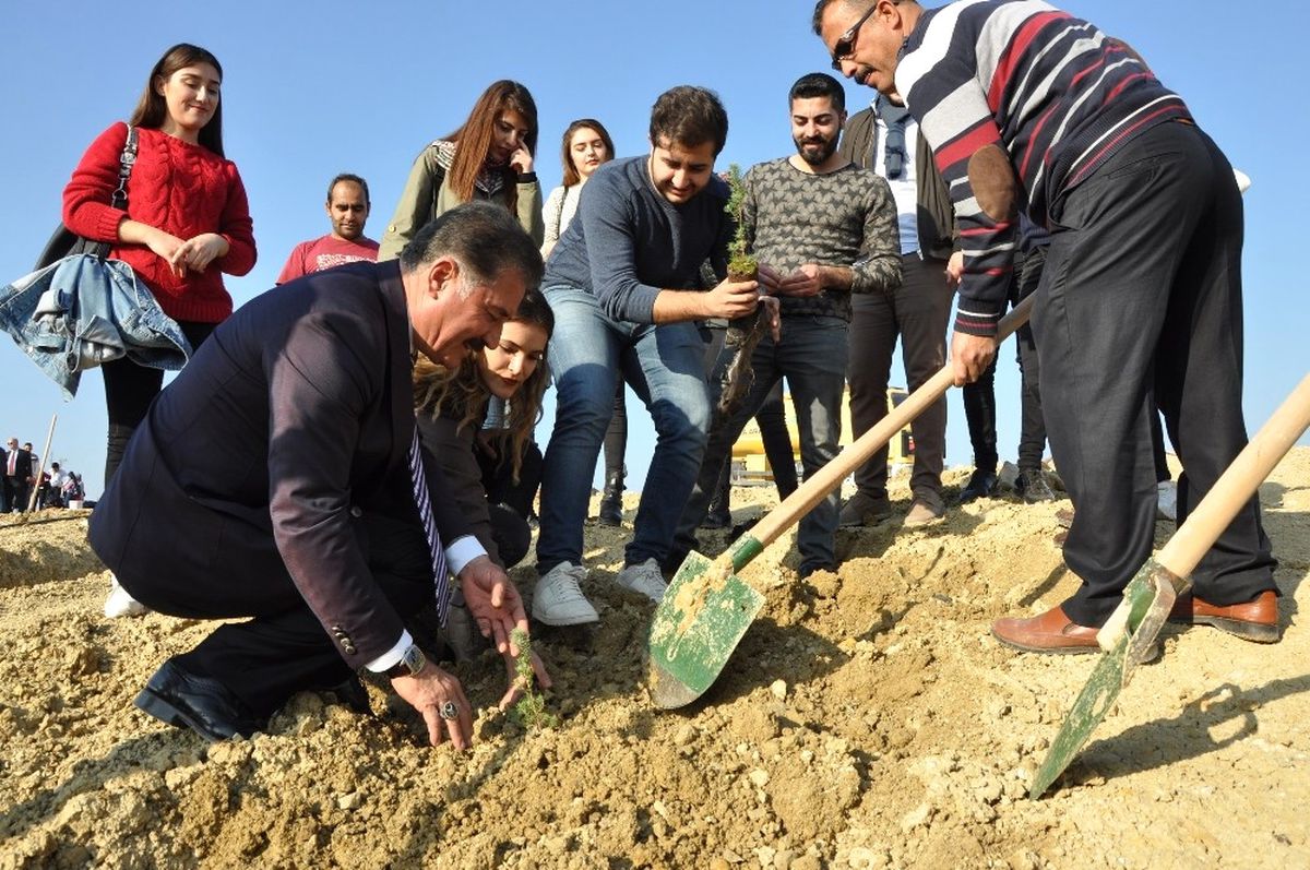 Başkan Tuna Öğrencilerle Fidan Dikti