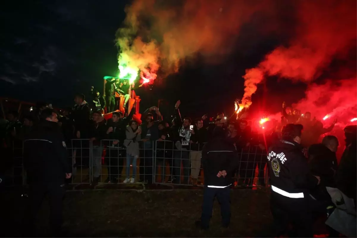 Beşiktaş Kafilesine Coşkulu Karşılama