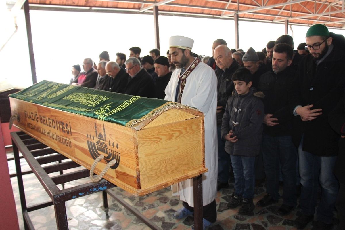 Bir Gün Arayla Ölen Baba Oğul Yan Yana Defnedildi