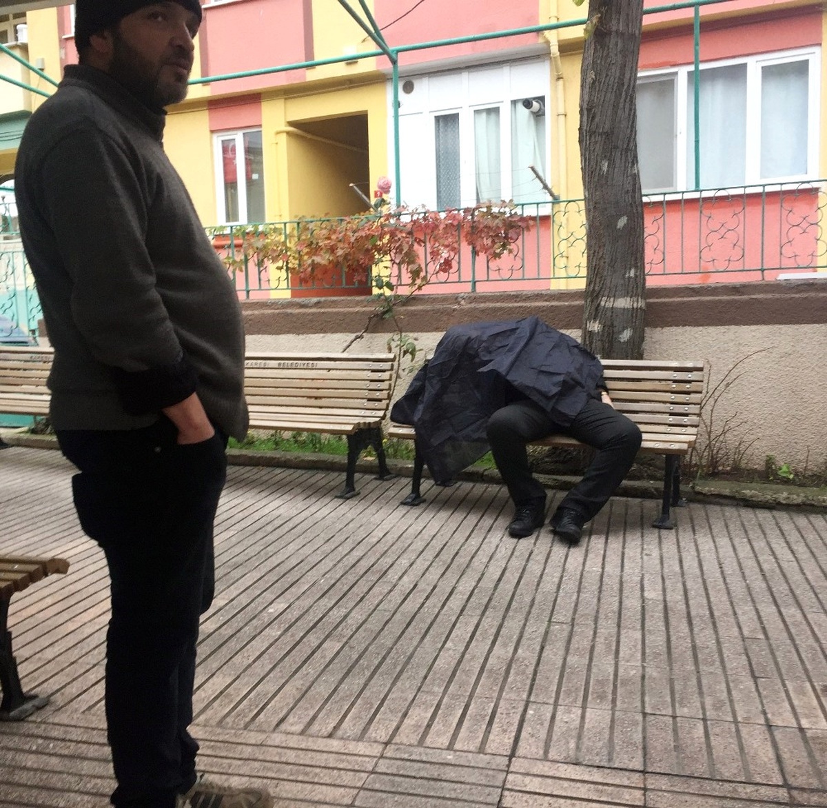 Cami Avlusunda Otururken Hayatını Kaybetti