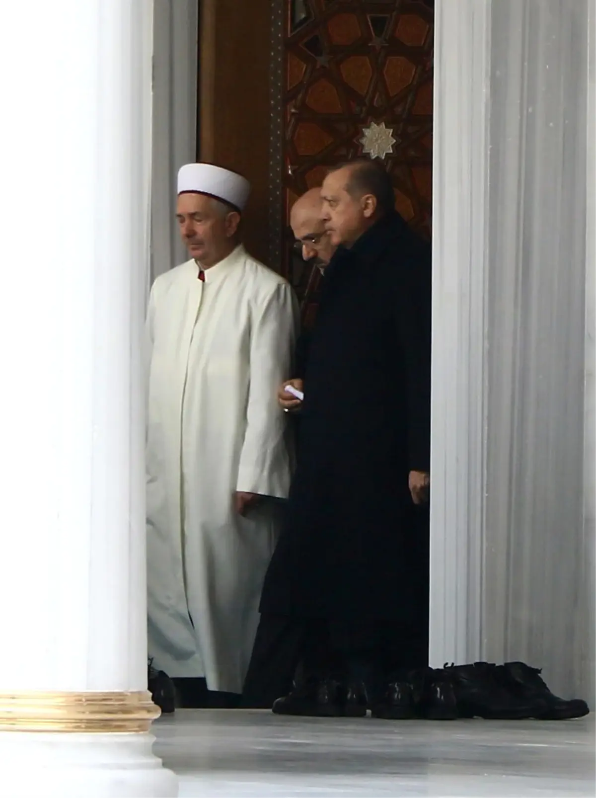 Cumhurbaşkanı Erdoğan Cuma Namazını Melike Hatun Camii\'nde Kıldı