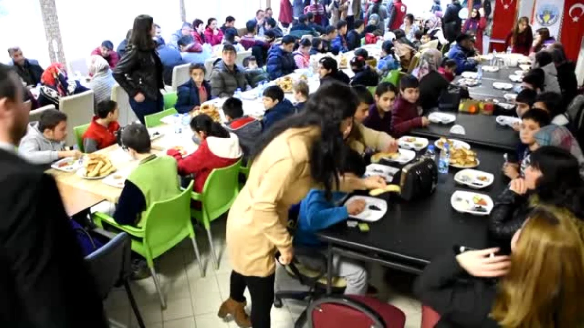 Down Sendromlu Çocukların Çalıştığı Kafe Açıldı