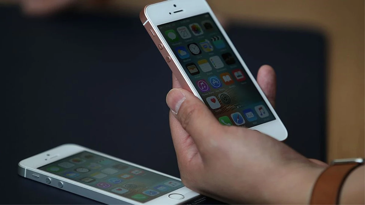 Eski İphone\'lardaki \'Kasıtlı Yavaşlatma\' Nedeniyle Kullanıcılar Apple\'a Dava Açıyor