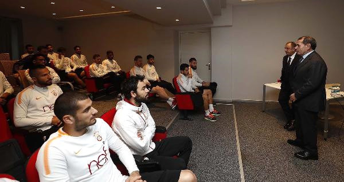 Fatih Terim, Futbolcularla Bir Araya Geldi