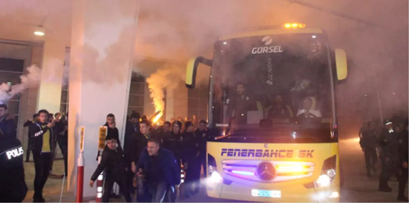 Fenerbahçe, Konya\'da Coşkuyla Karşılandı