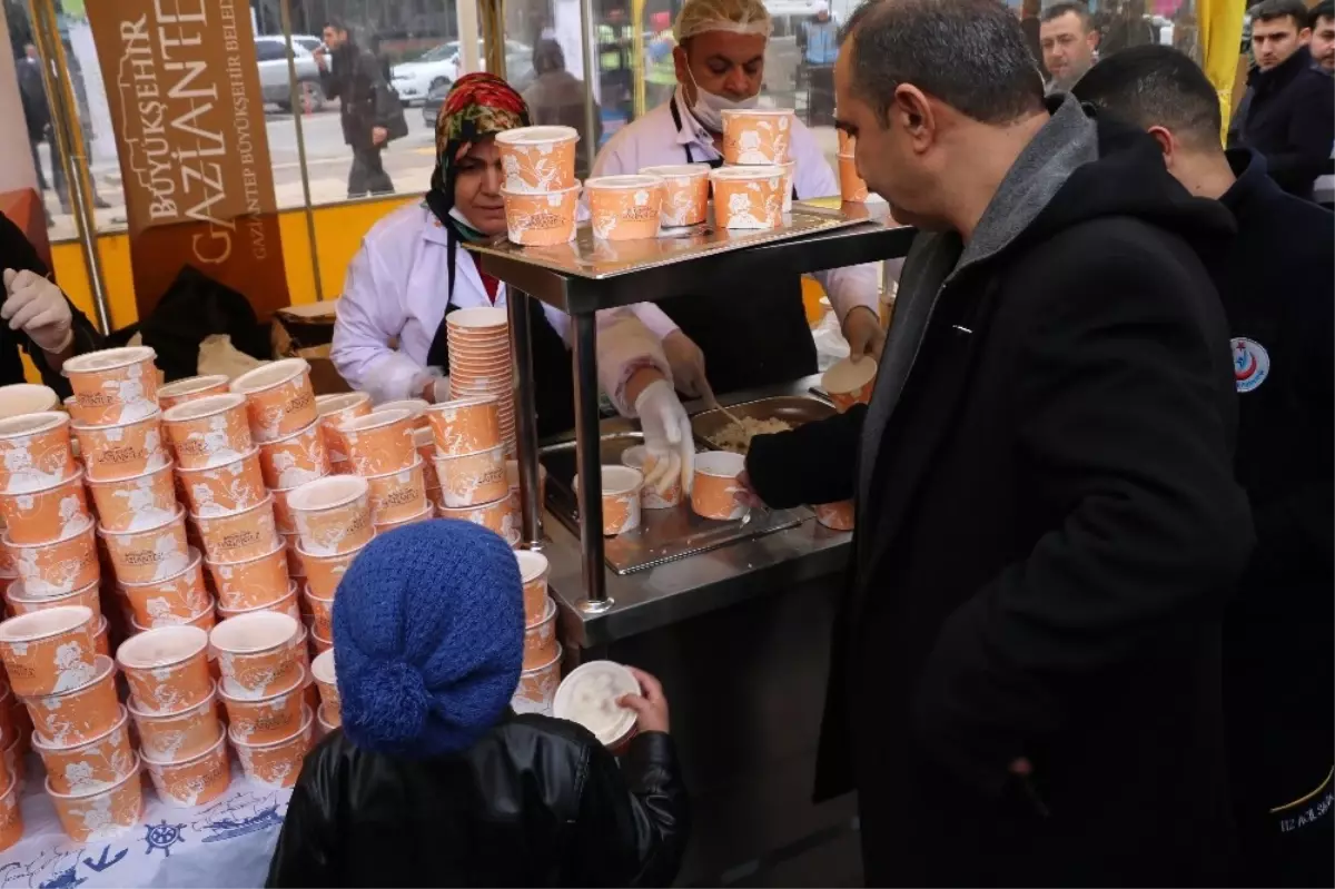 Gaziantep\'te 5 Bin Kişiye Kurtuluş Pilavı