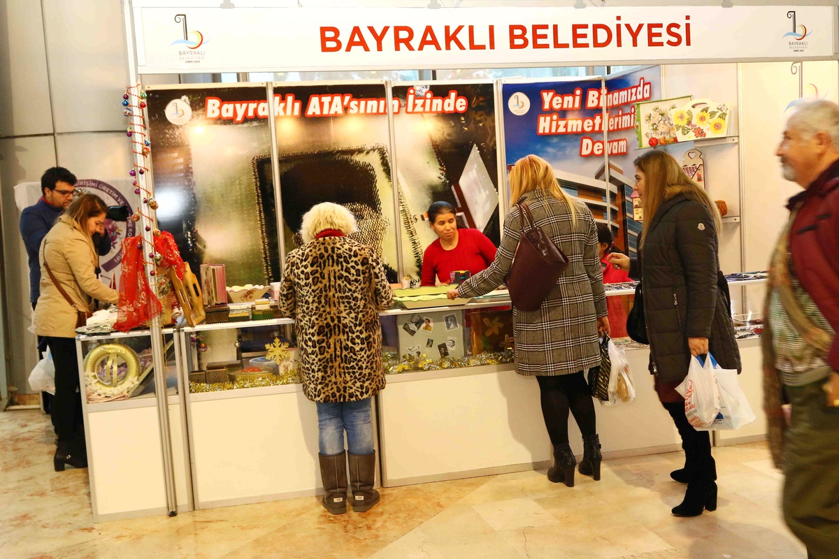 Hediyelik Eşyalar Bayraklılı Kadınlardan