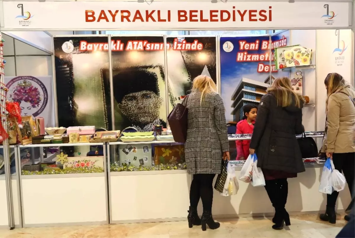 Hediyelik Eşyalar Bayraklılı Kadınlardan