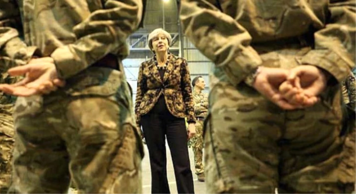 İngiltere Başbakanı May, Güney Kıbrıs\'ta Askeri Üssü Ziyaret Etti
