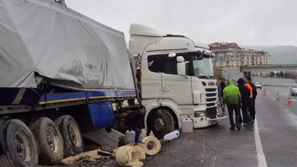 İran Uyruklu Tır Sürücüsü Karşı Yola Geçti: 1 Yaralı