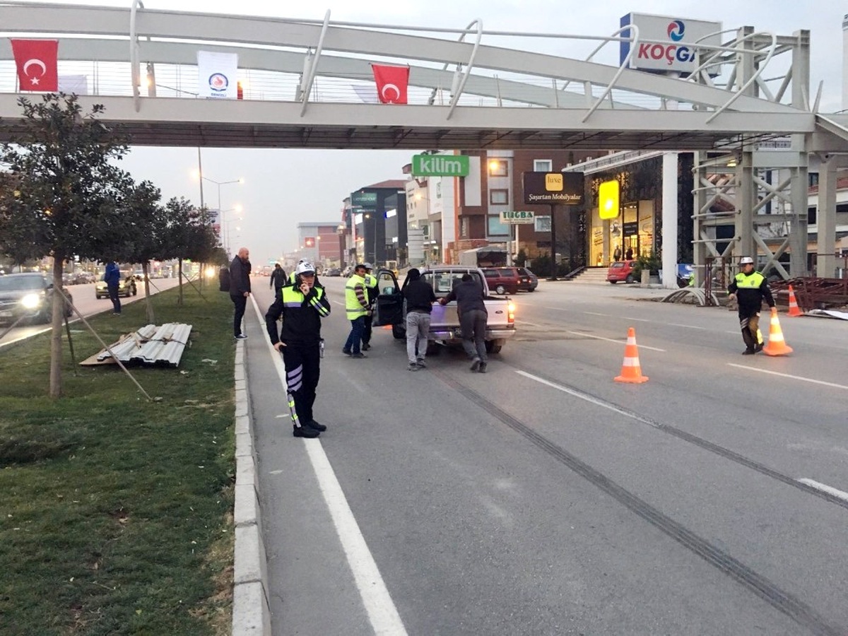 Kamyonetin Çarptığı Genç Kız Hastanede Öldü