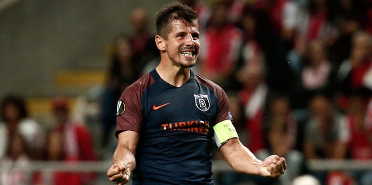 Kaptan Emre Belözoğlu\'ndan Arkadaşlarına Büyük Jest!