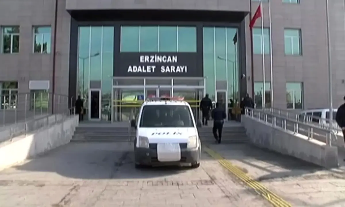 Kediye İşkence Yapan Asker Bu Kez de Polisin Bileğini Kırdı