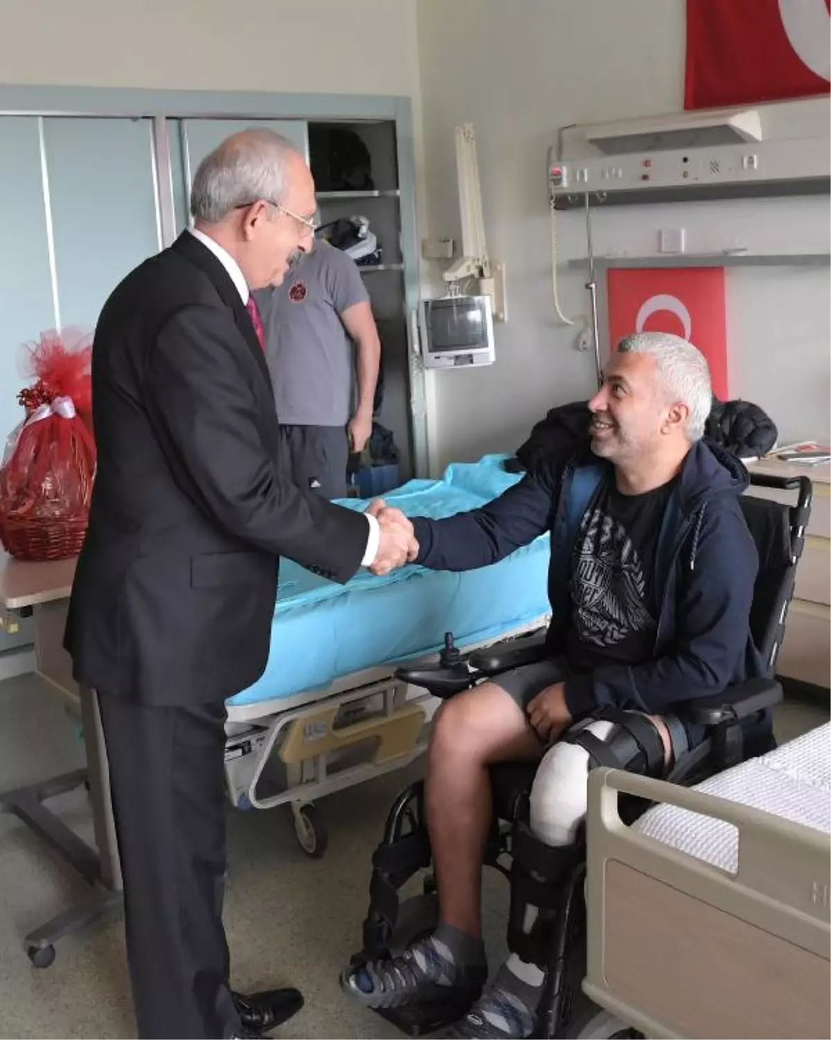 Kılıçdaroğlun\'ndan Gazilere Ziyaret