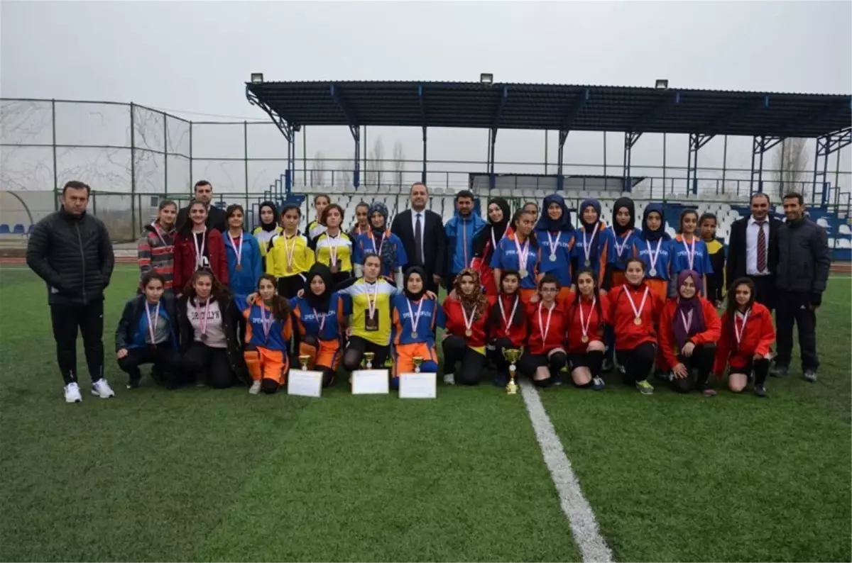 Malatya Spor Lisesi Kızlarda ve Erkeklerde Şampiyon Oldu