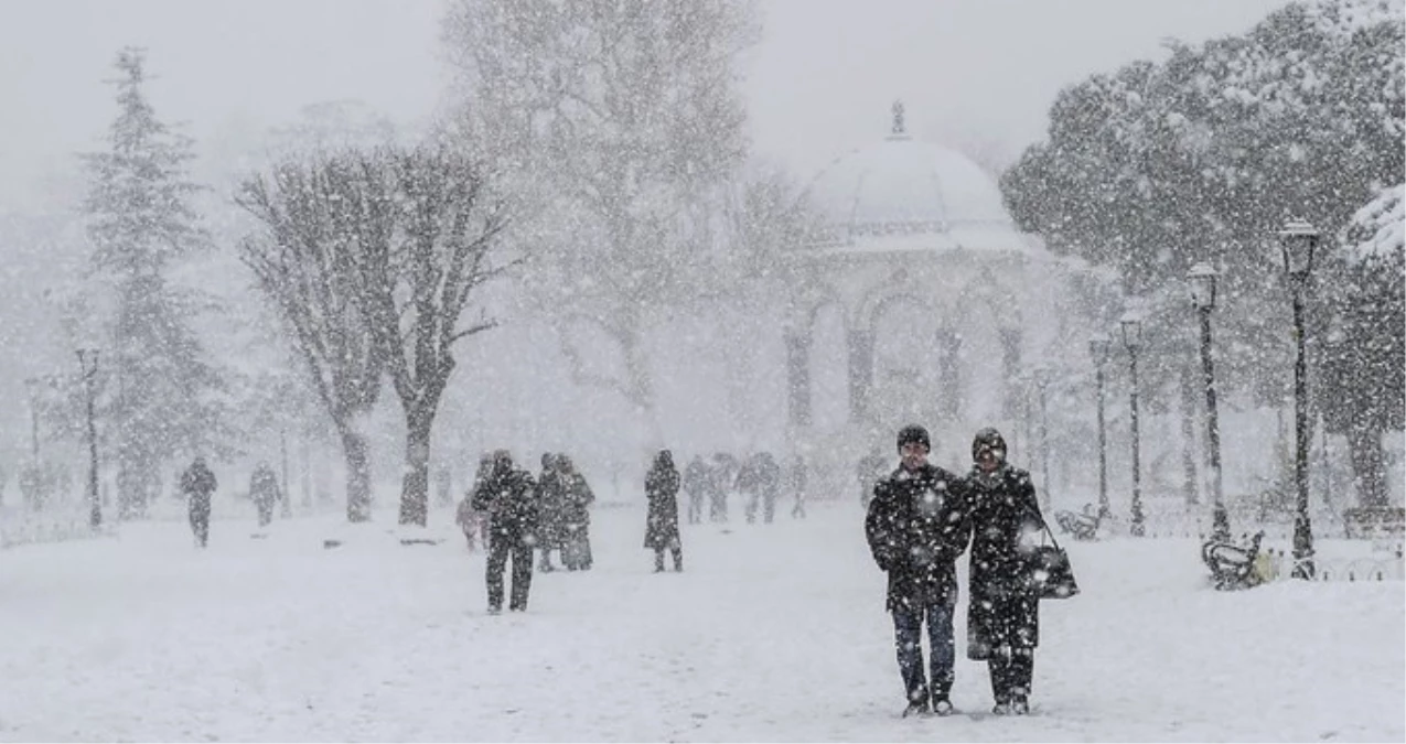 Meteoroloji Uzmanı Orhan Şen: Pazar Akşamı İstanbul\'a Kar Geliyor