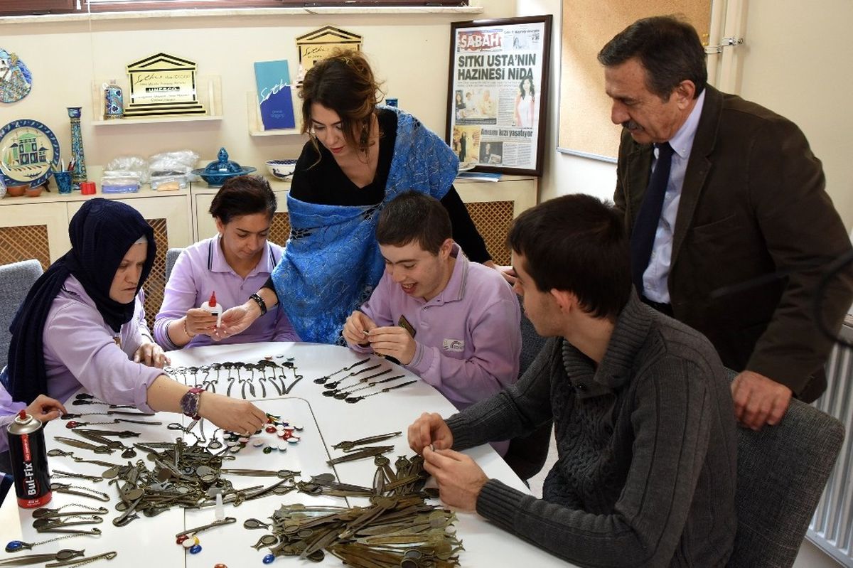 Özel Gereksinimli Çocuklar Çini Sanatı ile Tanıştı