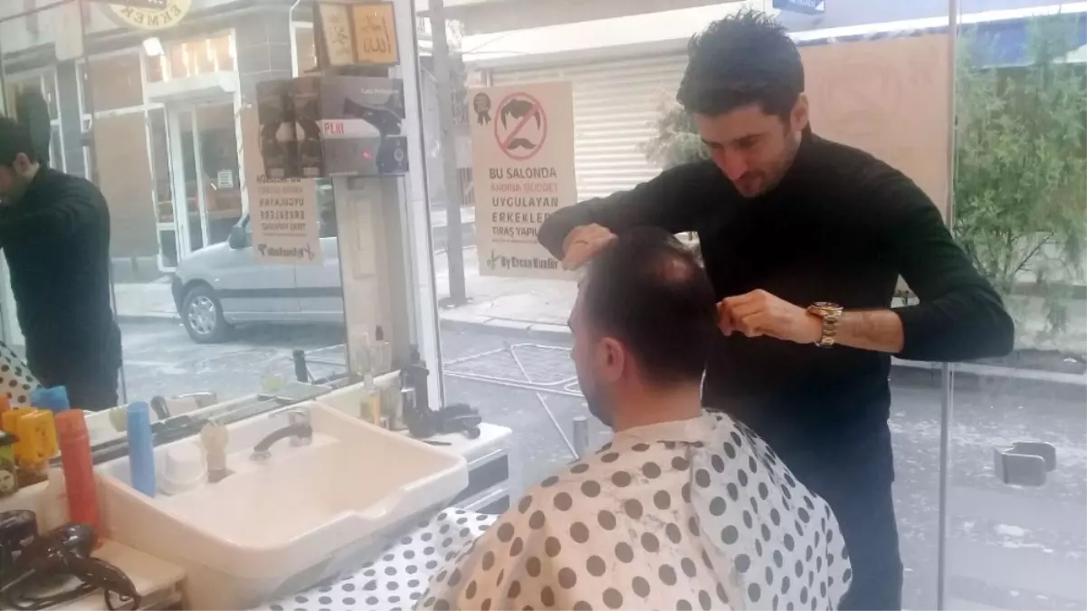 Kadına Şiddete Karşı Berberden Anlamlı Destek