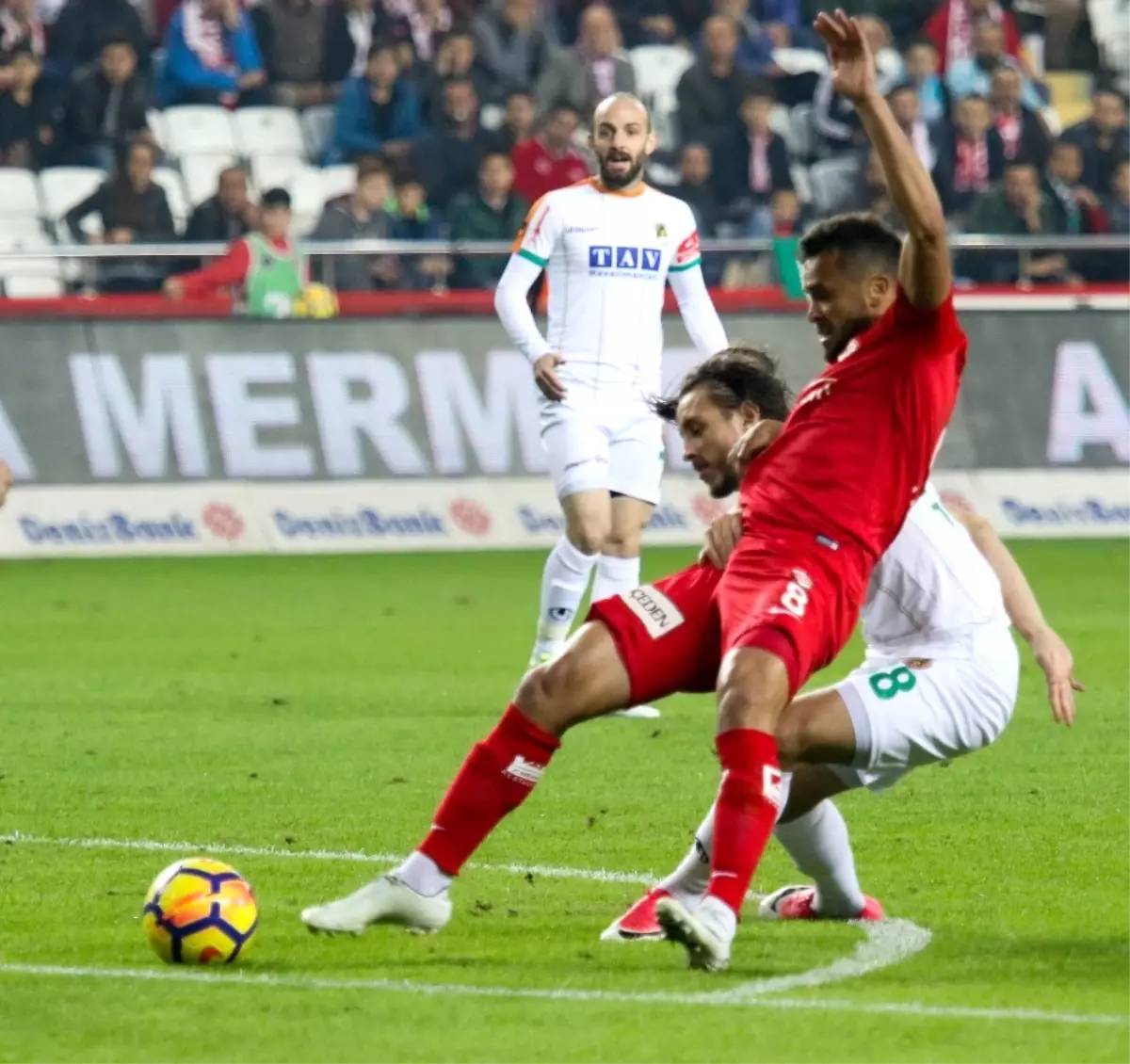 Süper Lig: Antalyaspor: 1 - Aytemiz Alanyaspor: 1 (İlk Yarı)