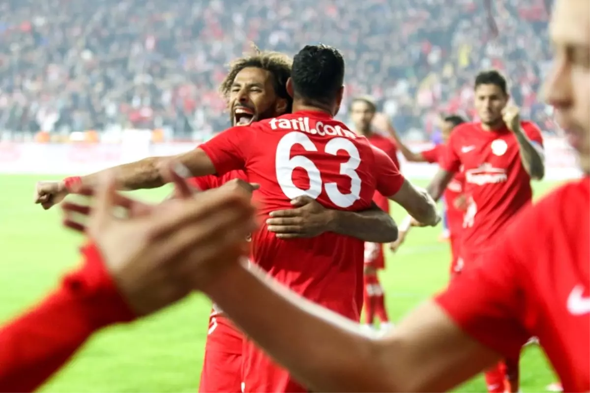 Süper Lig: Antalyaspor: 3 - Aytemiz Alanyaspor: 1 (Maç Sonucu)