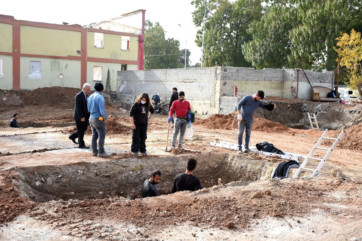 Tarsus\'ta Kazı Çalışmalarında Lahit Bulundu