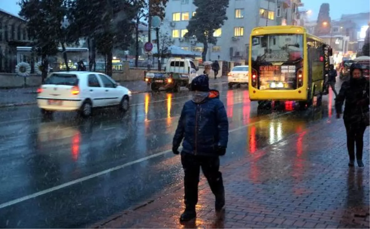 Tekirdağ\'da Mevsimin İlk Karı Başladı