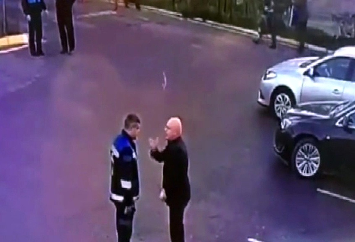 Zabıta Daire Başkanının Zabıta Memuruna Dayağı Kamerada