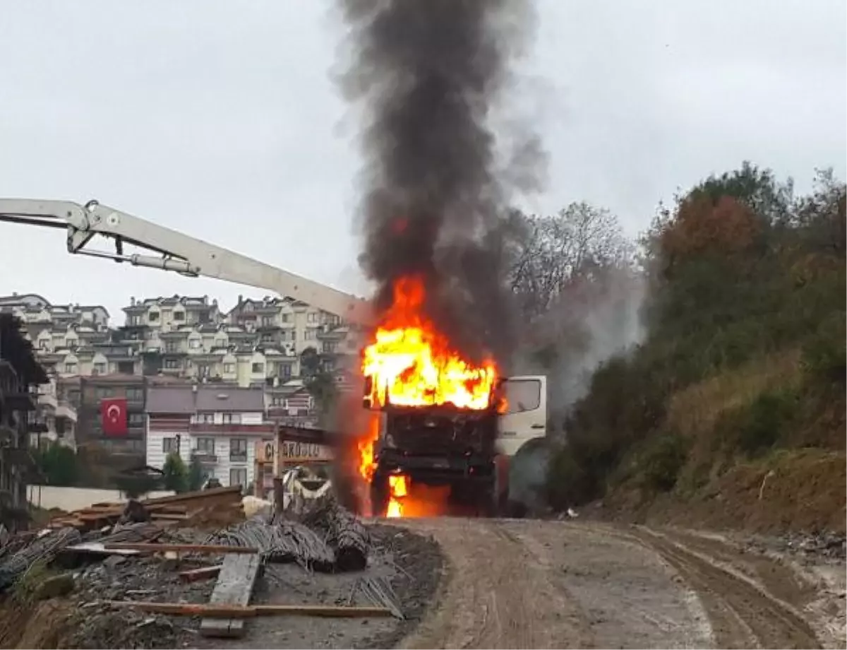 Beton Pompası Alev Alev Yandı