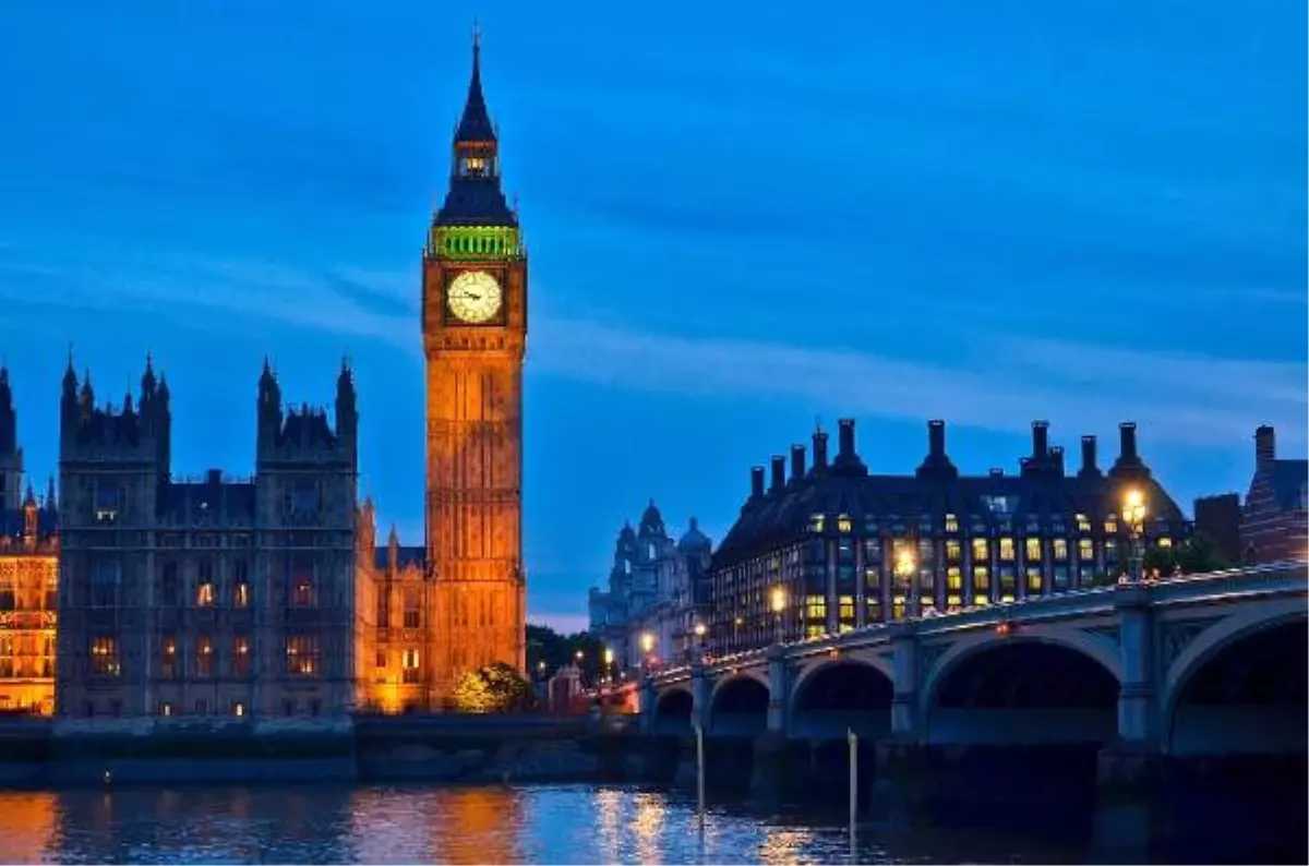 Big Ben\'in Çanları Noel İçin Tekrar Çaldı