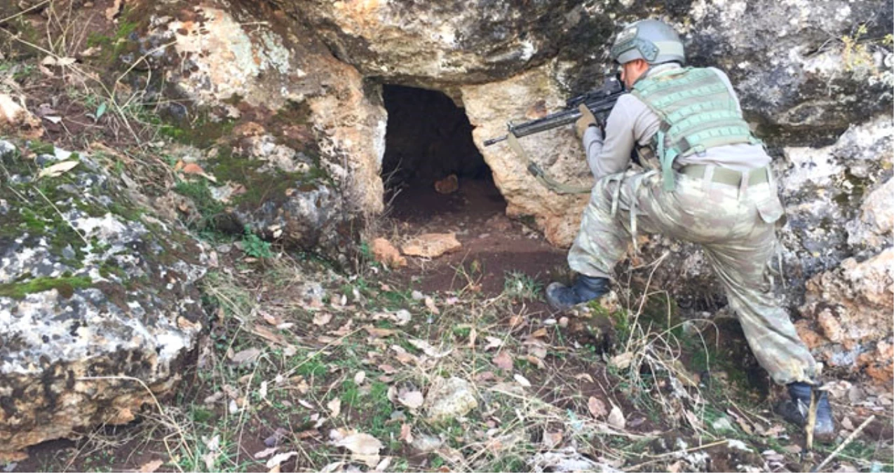 Diyarbakır\'da PKK\'nın En Büyük Para Kaynağına Ağır Darbe! 1 Tona Yakın Esrar Ele Geçirildi