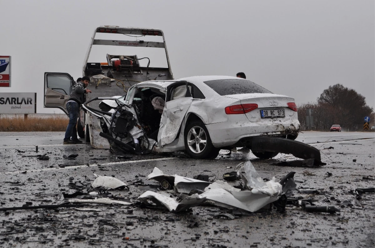 Eskişehir\'de Trafik Kazası: 2 Ölü 2 Yaralı