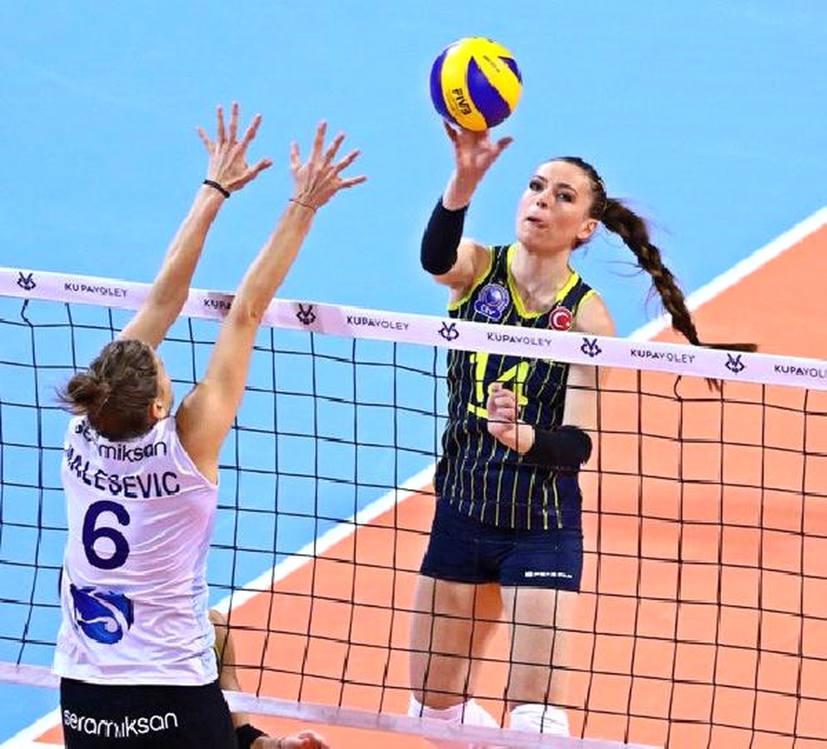 Fenerbahçe, Kupa Voley\'de Yarı Finale Yükseldi