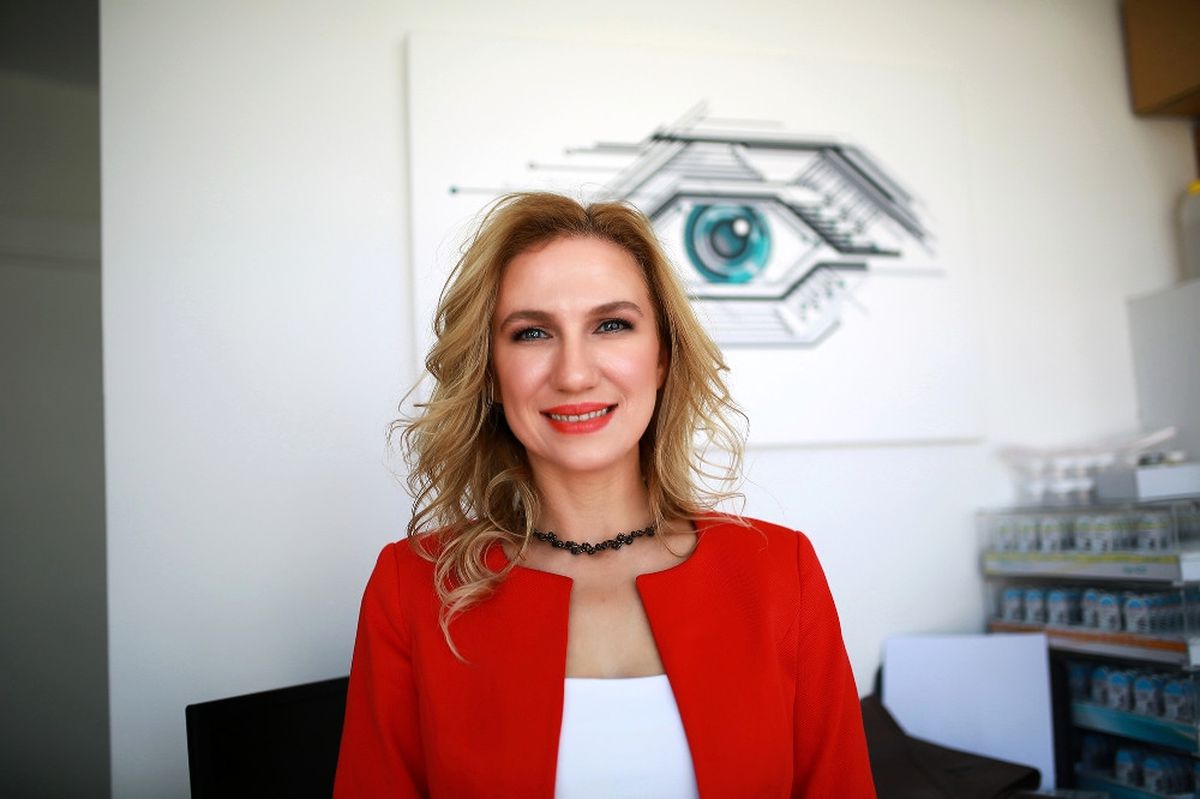 Göz Önünde Uçuşan Siyah Noktalara Dikkat