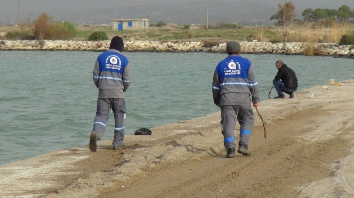 Manavgat\'ta Alabora Olan Teknede Kaybolan Vatandaşı Arama Çalışmaları Sürüyor