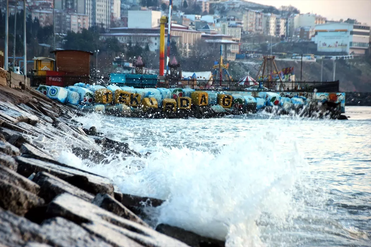 Marmara Denizi\'nde Poyraz Etkisini Sürüyor