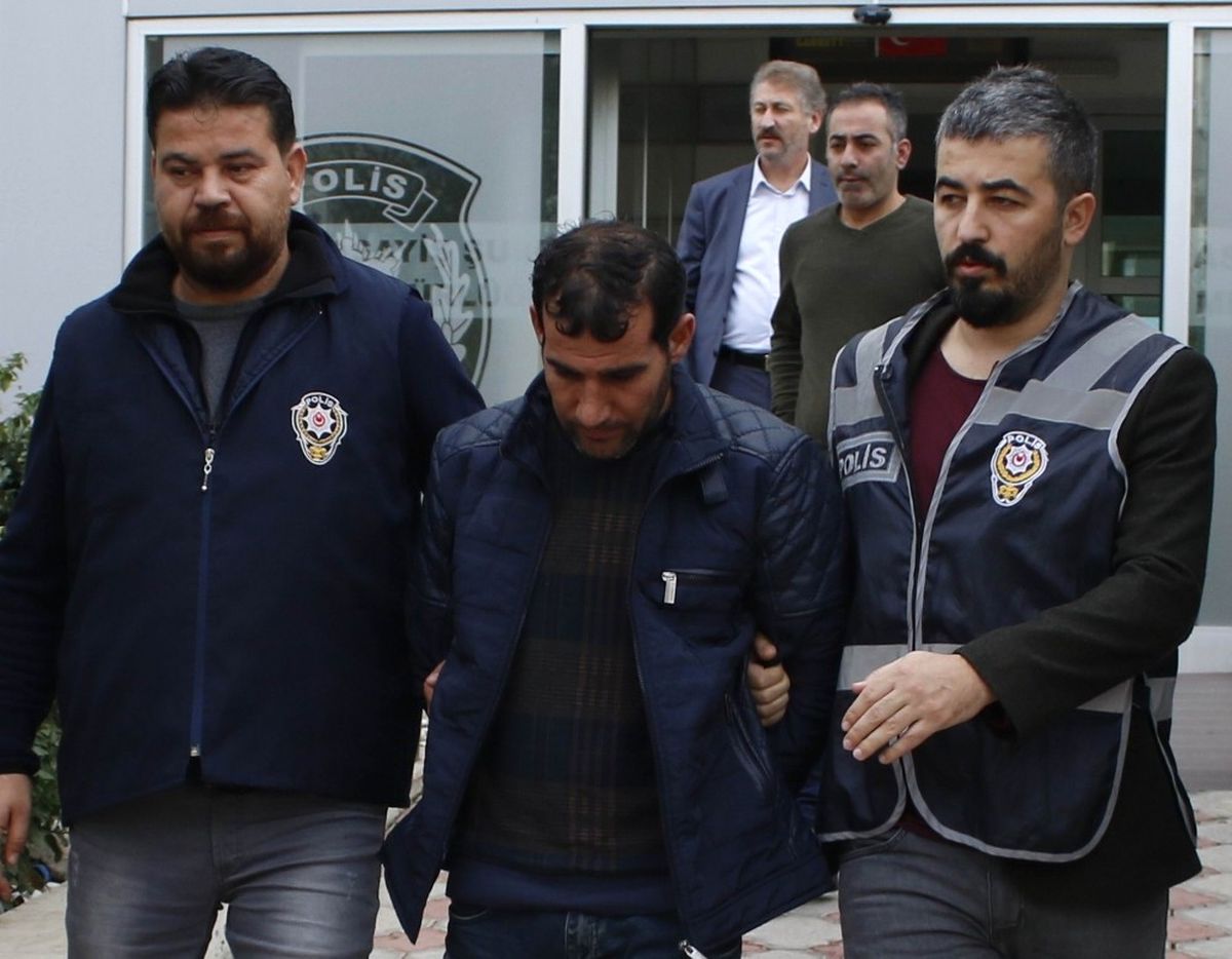 Polis ve Savcıyım\' Diyerek 100 Bin Lira Dolandırdı