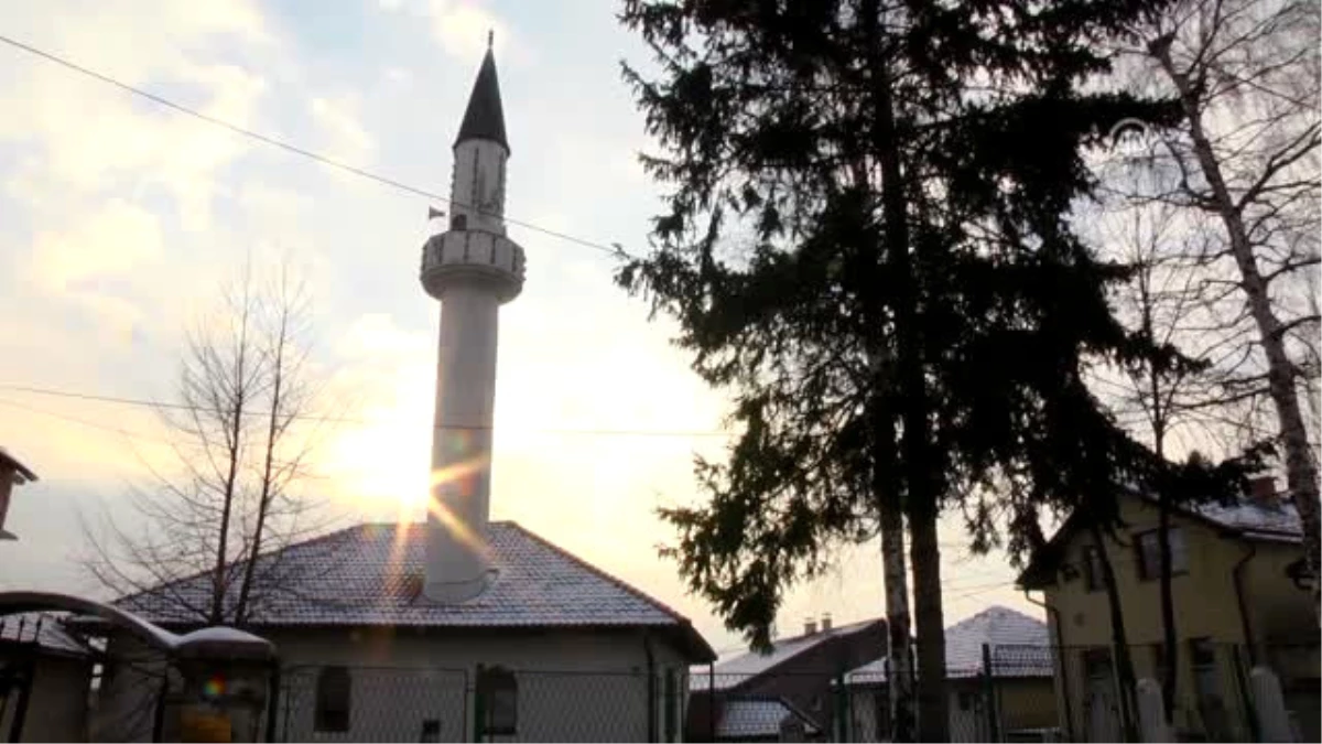 Sokakta Kalan Sığınmacılara Bosnalı İmam Sahip Çıktı