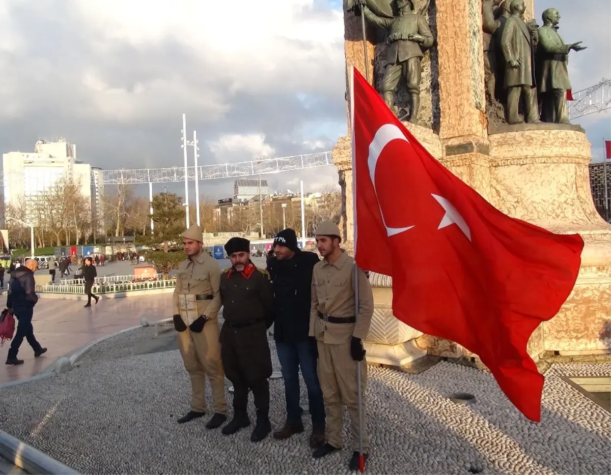 Taksim Meydanı\'nda Sarıkamış Nöbeti