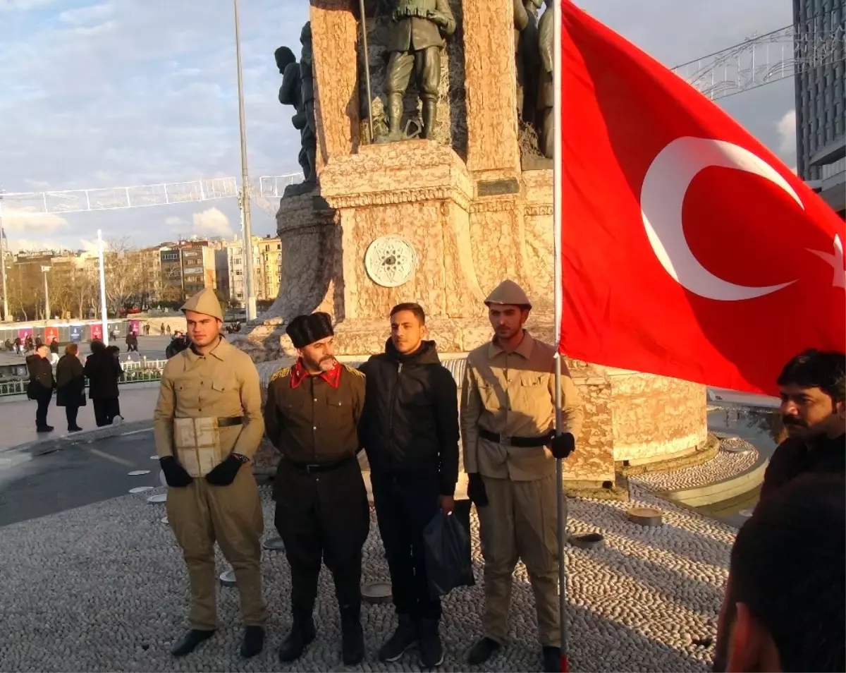 Taksim Meydanı\'nda Sarıkamış Şehitleri İçin Nöbet Tuttular