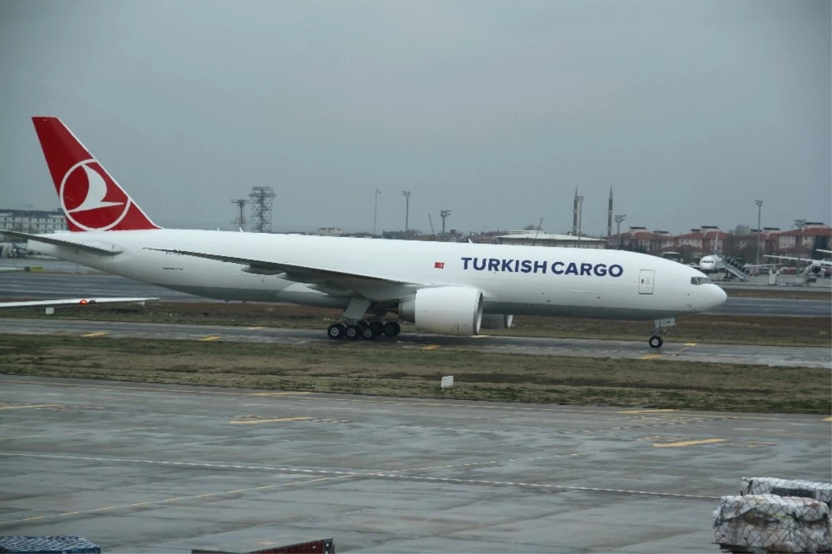 THY\'nin Yeni Kargo Uçağı İstanbul\'da