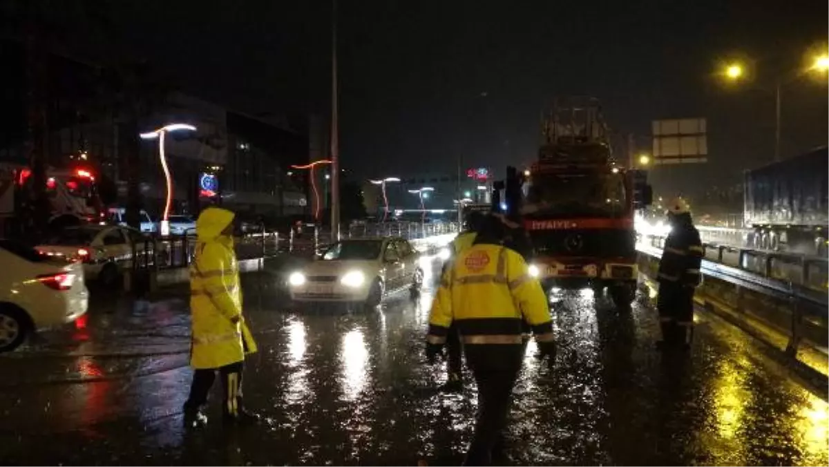 Yangına Giden İtfaiye Araçları Kaza Yaptı: 6 Yaralı