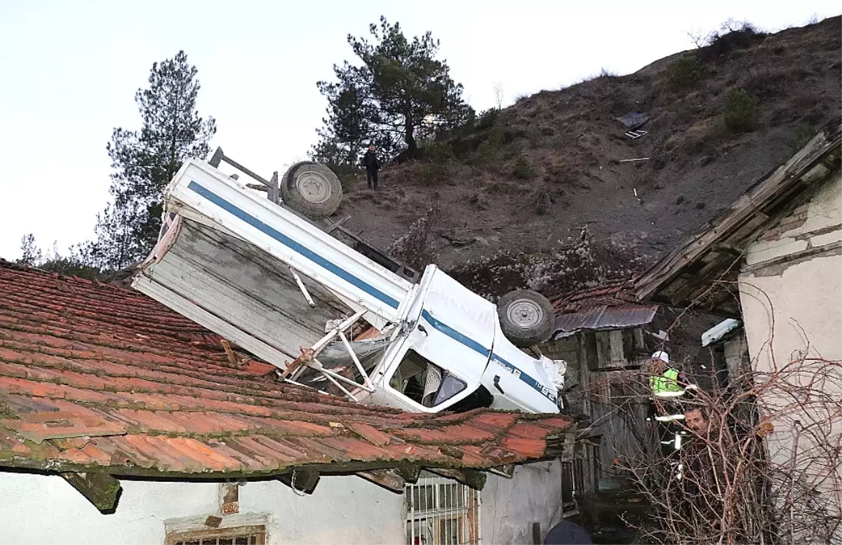 80 Metre Uçurumdan Evin Çatısına Uçtu