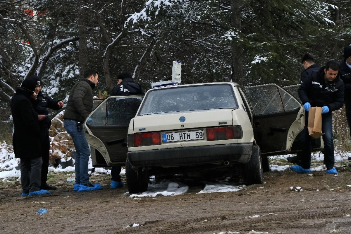 Ankara\'da Ormanlık Alandaki Otomobilde Erkek Cesedi Bulundu