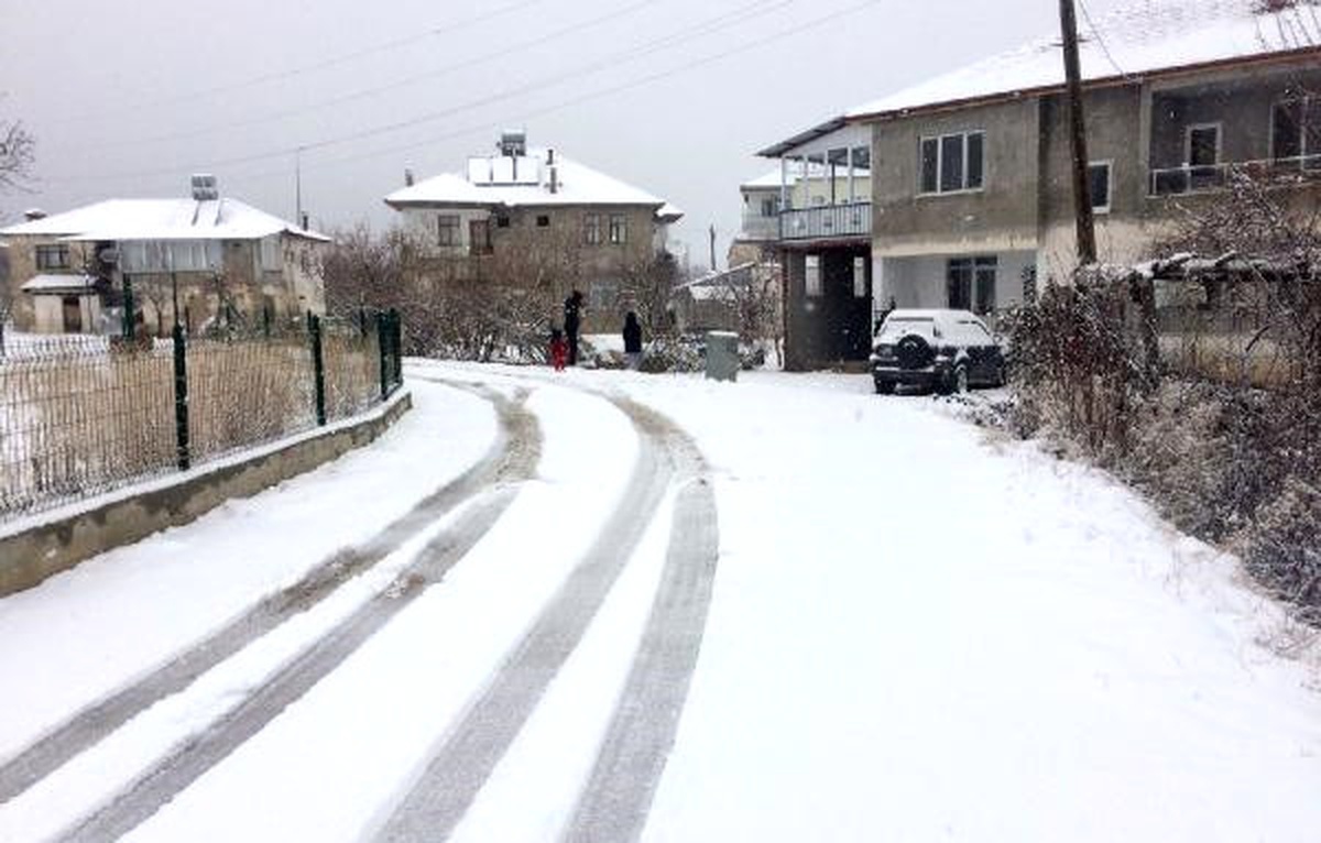 Antalya\'nın Yüksek Kesimlerine Kar Yağdı