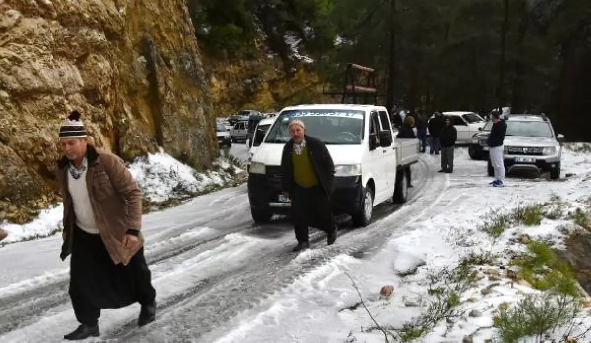 Antalya\'nın Yüksek Kesimlerine Kar Yağdı (2)